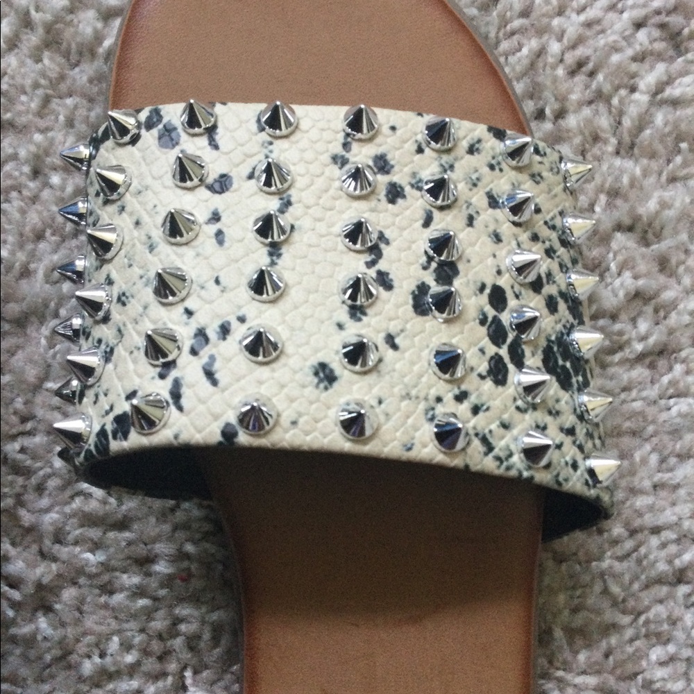 🔥🔥HOST PIC🔥🔥Madden Girl Farrin Studded Sandals - Picture 11 of 11